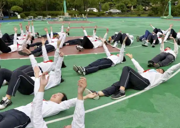 沁润每个心灵以学生为本打造高效讲堂师生结对定制学科成长方