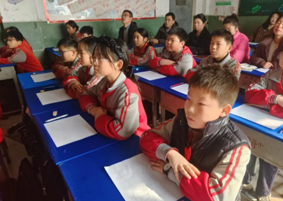 融入心思健康教育内容进步对学生心思行为偏常的识别和早期干涉